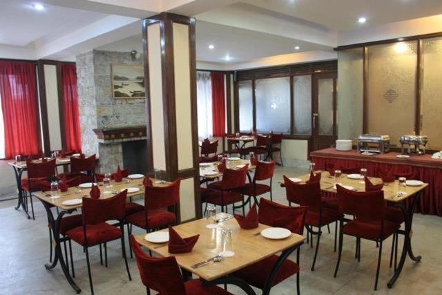 The Denzong Shangrila Gangtok Exterior photo